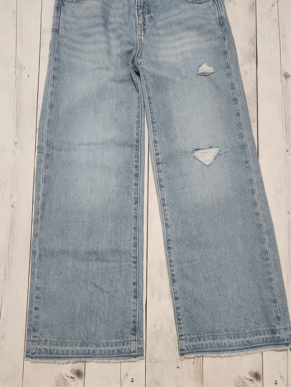 NWT Old Navy Girls Size 12 High Rise Baggy Wide Leg Distressed Light Wash Jeans.